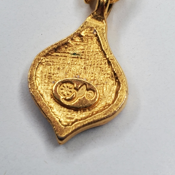 Oops A Daisy Gold Tone Ornament Enamel Earrings - Picture 2 of 3